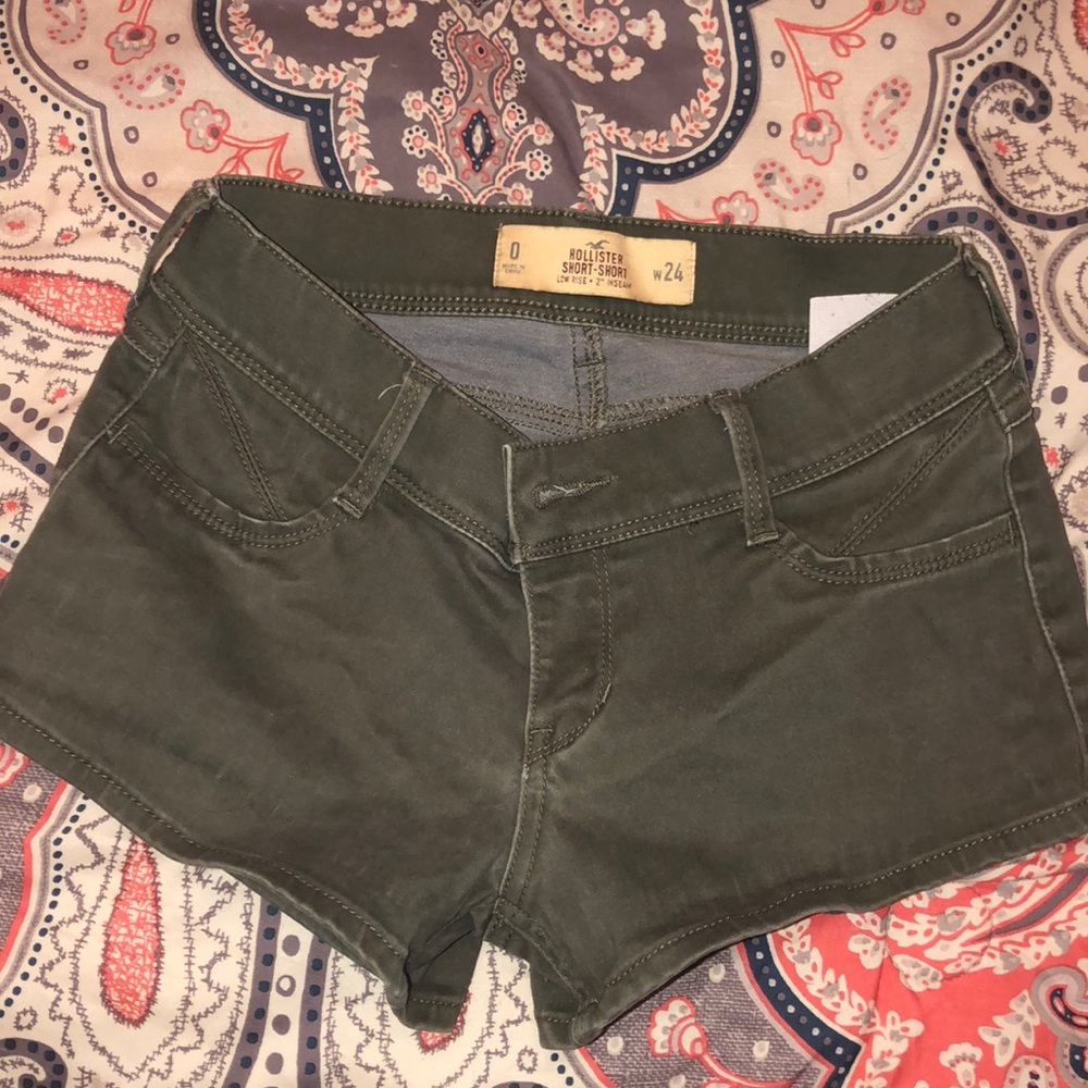 💚green hollister shorts💚